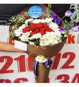 Canlı Buket Karışık Çiçekler 12 Adet Gül 2 Demet Papatya ve Lisyantus